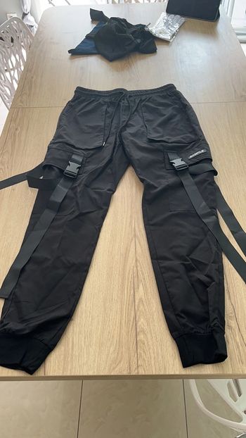 Pantalon Shein taille S, neuf jamais porté.