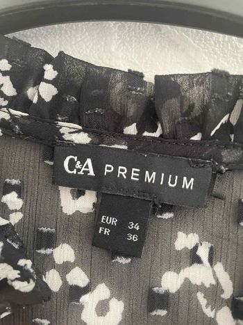 robe noire et blanche