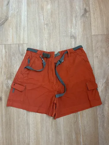 Short orange à poches