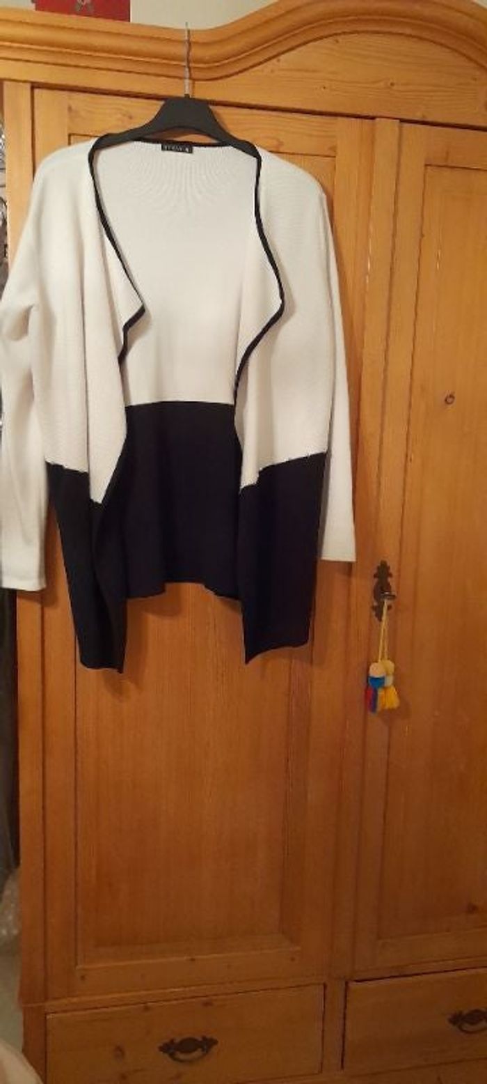 Veste en laine noir et blanc
