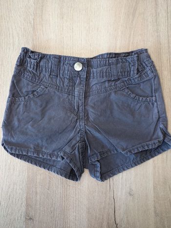 Short Gémo gris foncé 3 ans