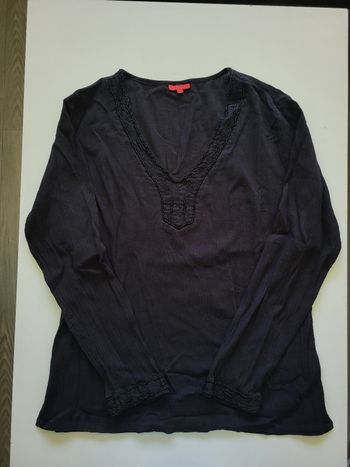 Blouse noire perlée