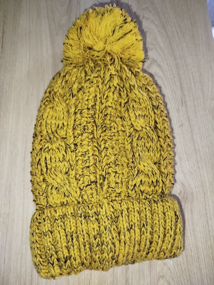 Bonnet avec pompon - photo numéro 2