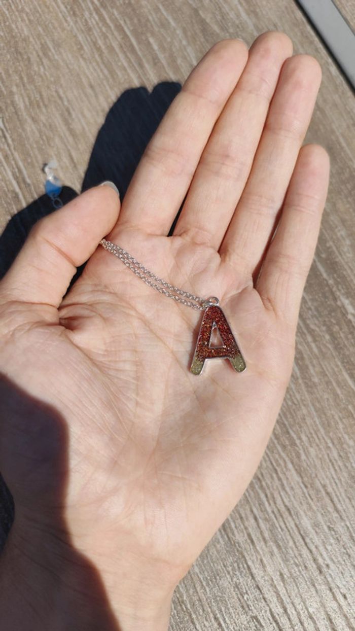 Collier argenté et lettre A - photo numéro 2