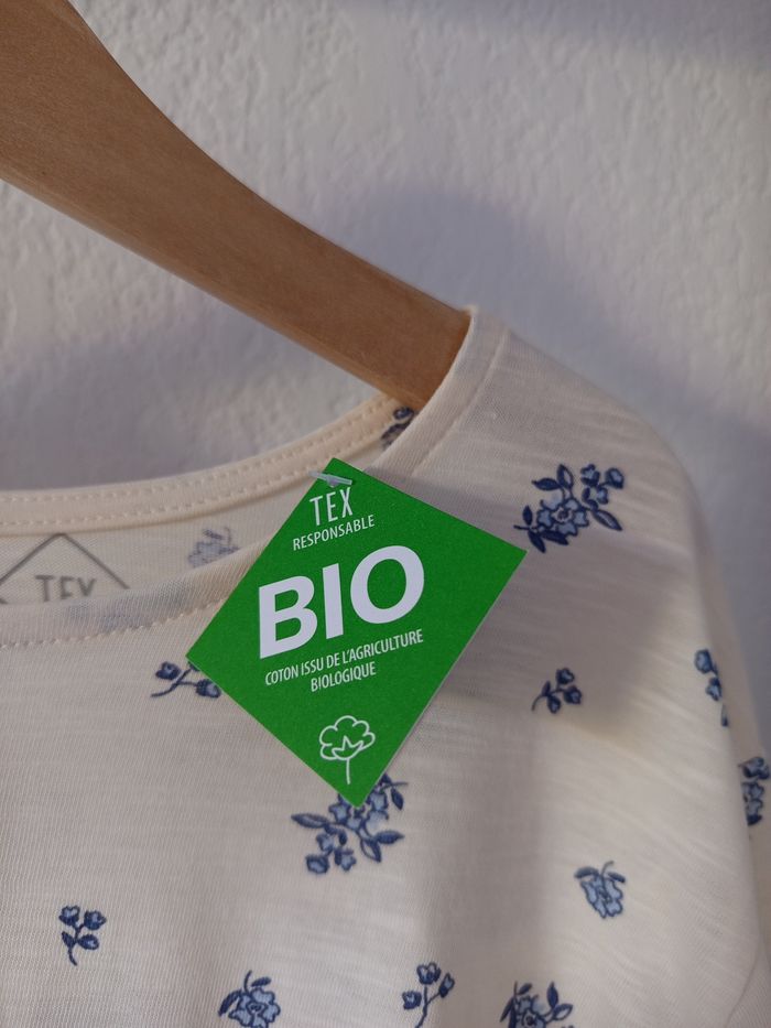 Blouse fleurie Liberty en coton bio taille 9 / 10 ans neuve avec étiquette - photo numéro 2