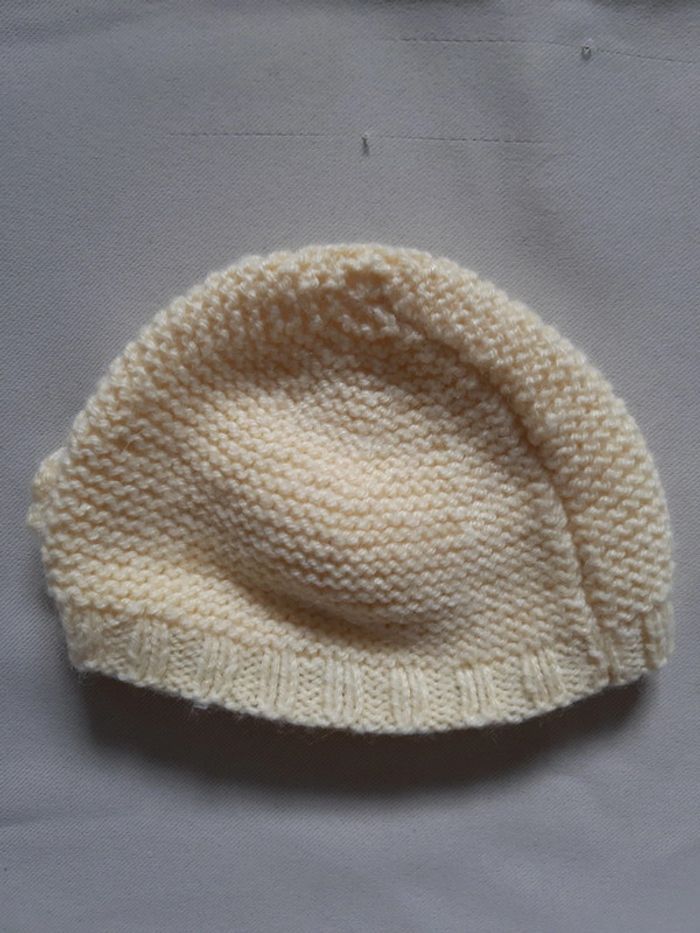 Bonnet de naissance en tricot jaune - photo numéro 2