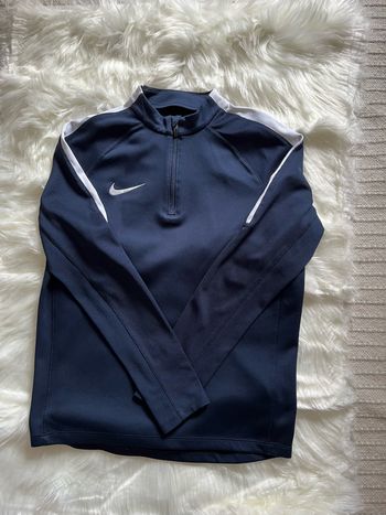 Haut de survêtement nike taille 13 ans