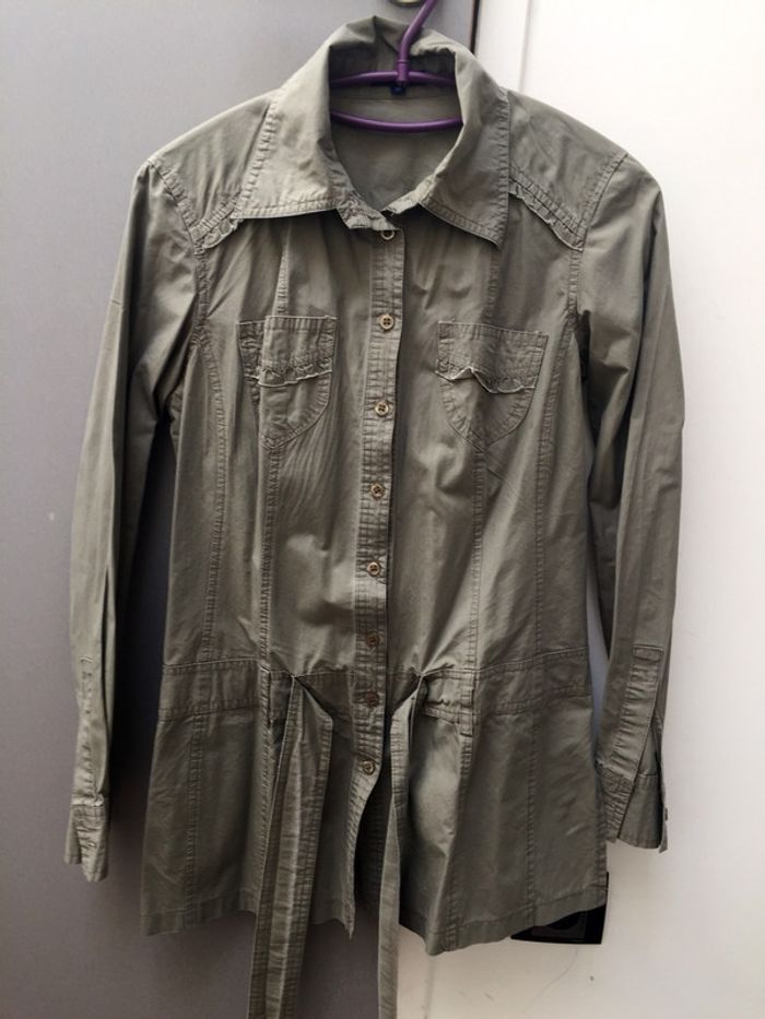 Chemise avec liens pour nouer à l avant