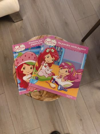 🙂 lot 2 livres neufs charlotte aux fraises 🙂