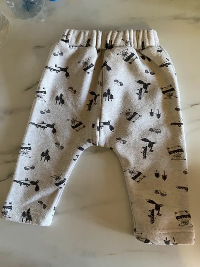 4 pantalons 12 mois - photo numéro 8