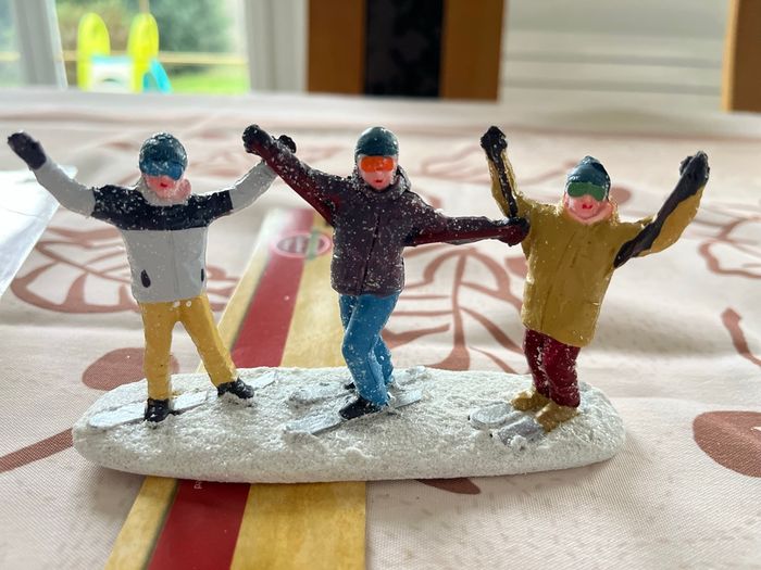 Village de Noël figurines ski - photo numéro 7