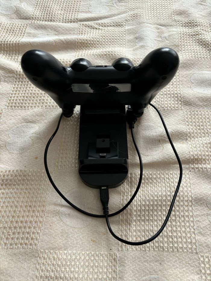 station de chargement  pour Manette de PS4 - photo numéro 2