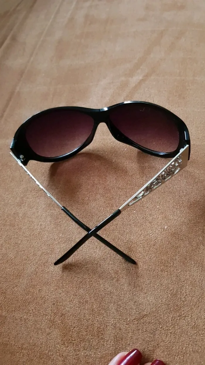 Lunettes de soleil - photo numéro 3