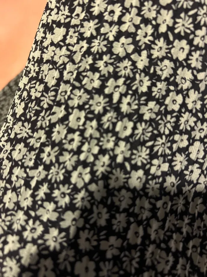 Blouse parisienne super pour le bureau - taille S - très bon état - stradivarius - photo numéro 3