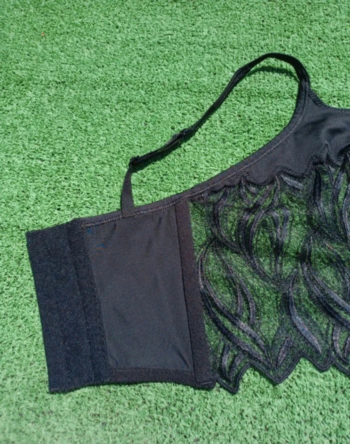 Bustier noir top court xs très bon état - photo numéro 3