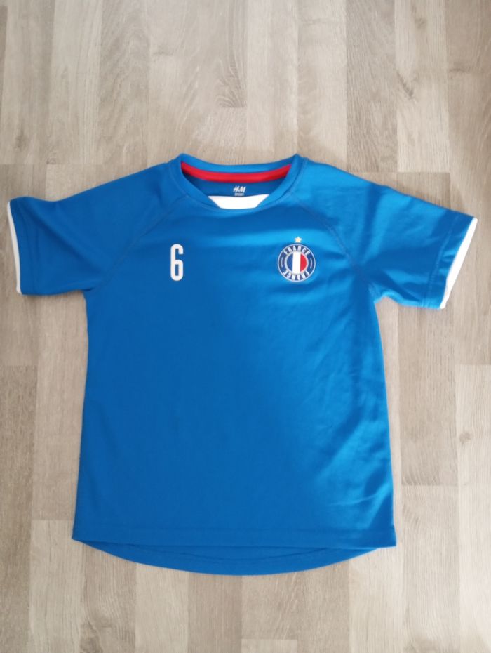 T-shirt foot