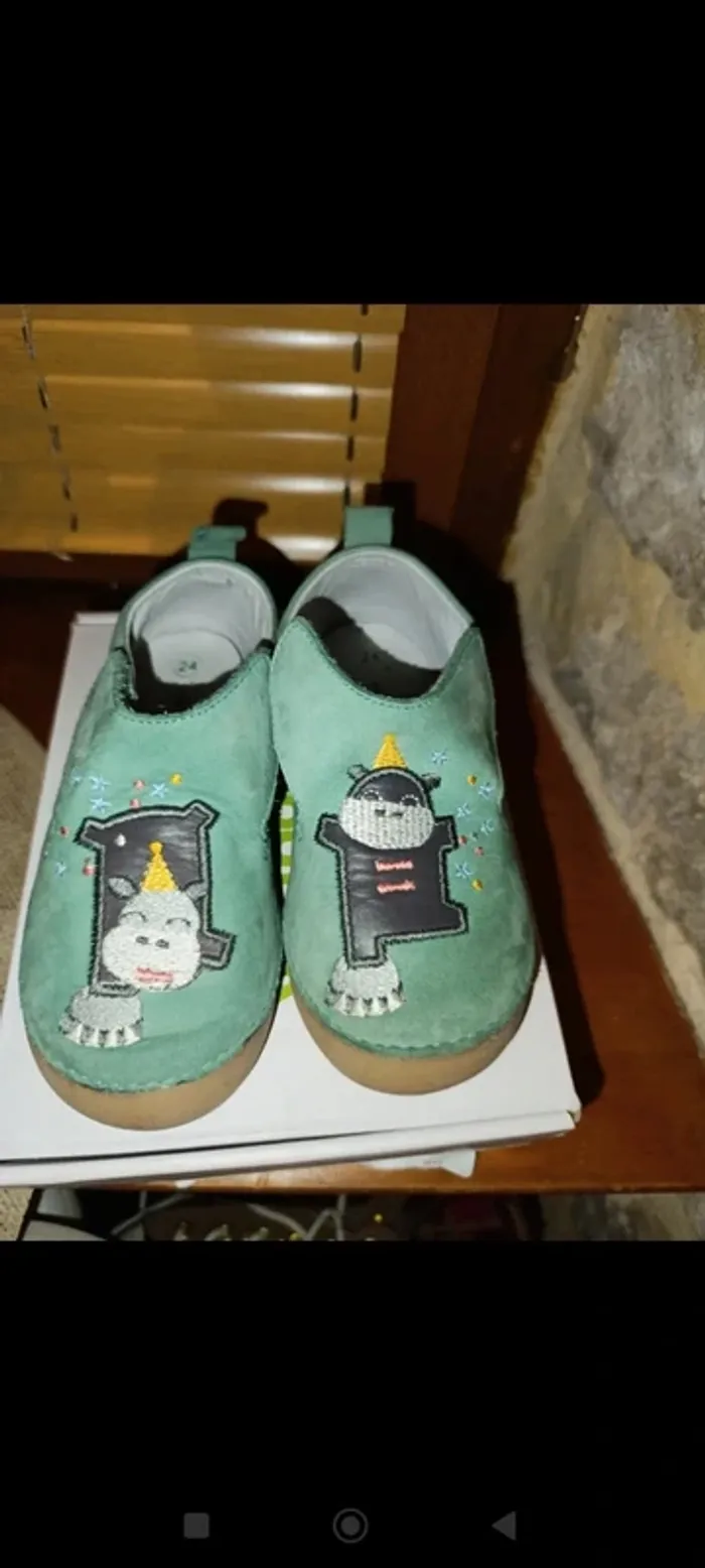 Magnifiques chaussures Vertbaudet taille 24 en cuir en excellent état