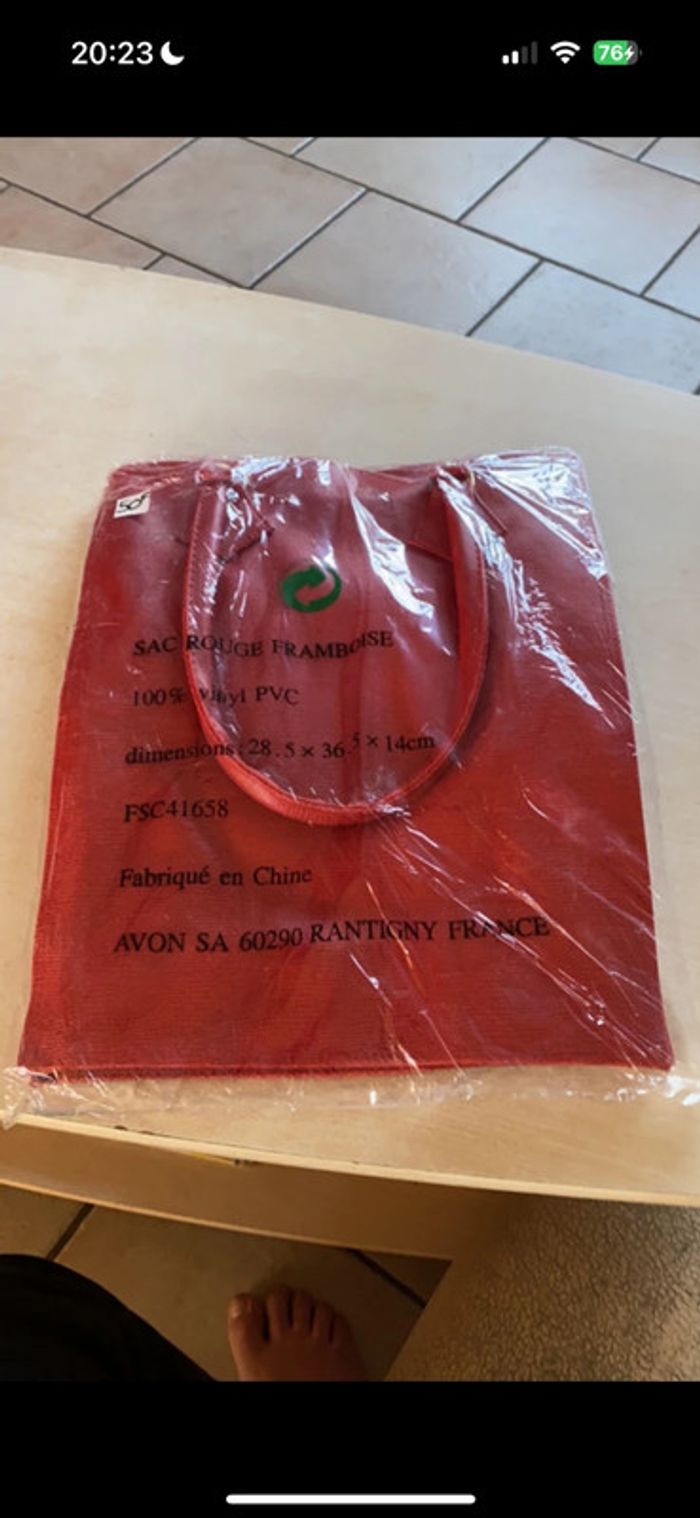 Sac rouge Avon Neuf - photo numéro 2