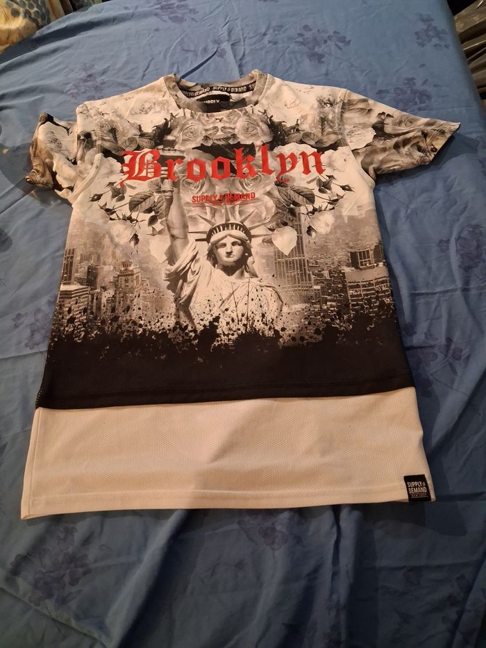 Tee shirt supply &demand  xs