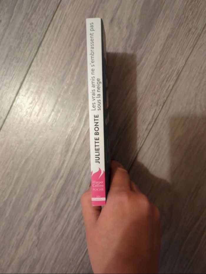 Les vrais amis  ne s'embrassent pas sous la neige / Juliette Bonte / Harper collins  / poche - photo numéro 3