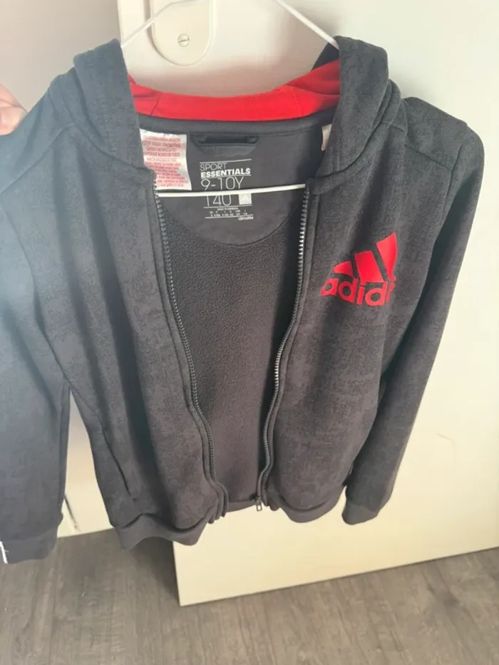 Gilet à capuche gris et rouge Adidas garçon 9/10 ans - photo numéro 5