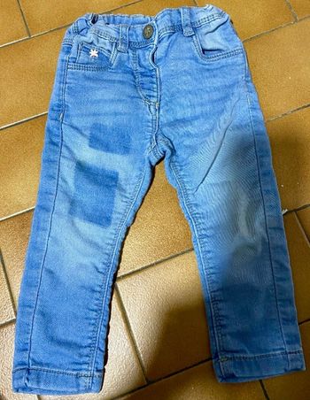 Jean bleu taille 12 mois tape à l’œil