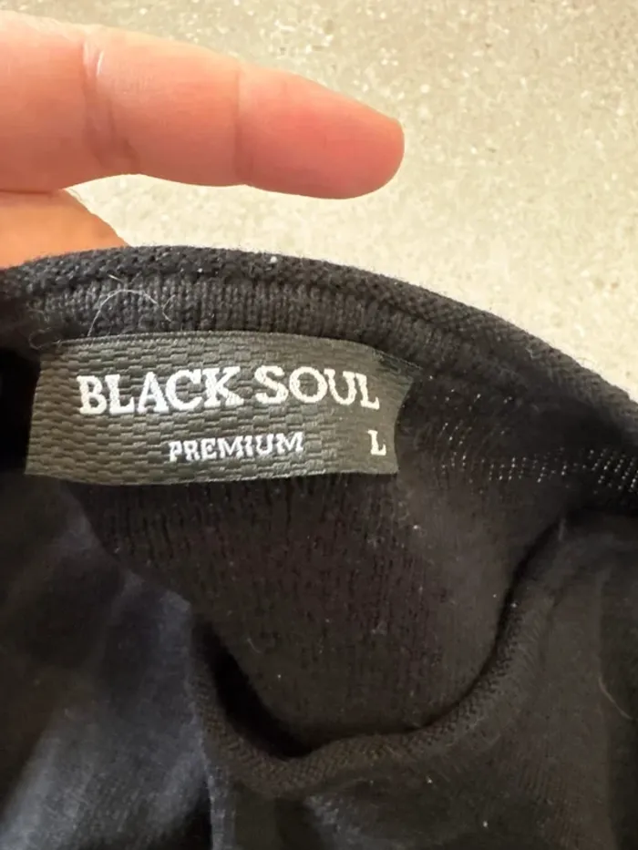 Pull black soul taille L, très bon état pour femme - photo numéro 2