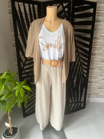 Ensemble crème beige pantalon t-shirt gilet et ceinture