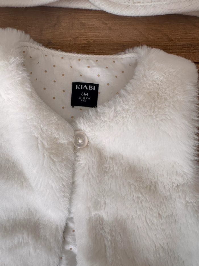 🌹Lot de 2 gilets sans manches Kiabi taille 6 mois🌹 - photo numéro 2
