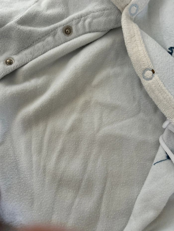 Lot 6 mois pyjamas et bodies - photo numéro 3