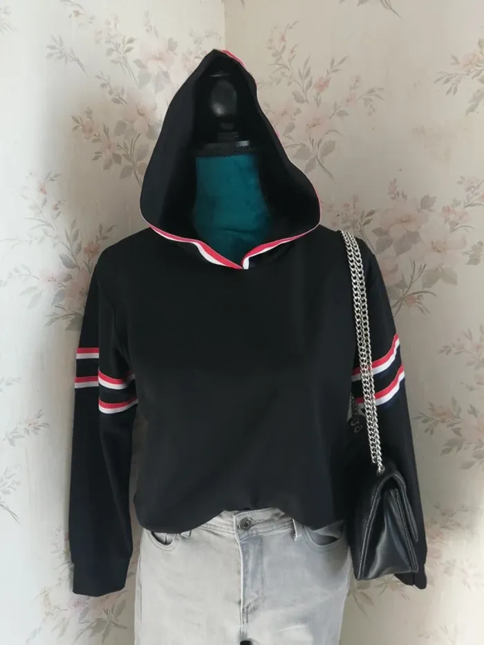 Sweat à capuche fin noir avec rubans tricolores / new collection / (TU)