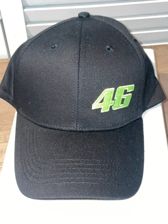 Casquette noire, inscription VR46 réglable