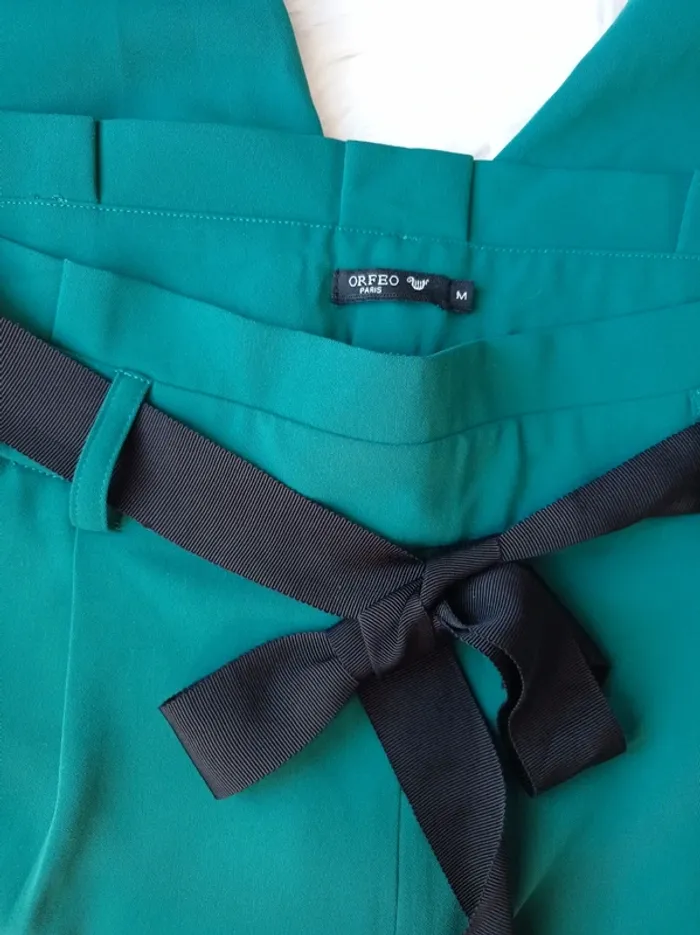 Magnifique pantalon habillé style Chino beau vert avec ceinture noire intégrée T.M Orfeo - photo numéro 3