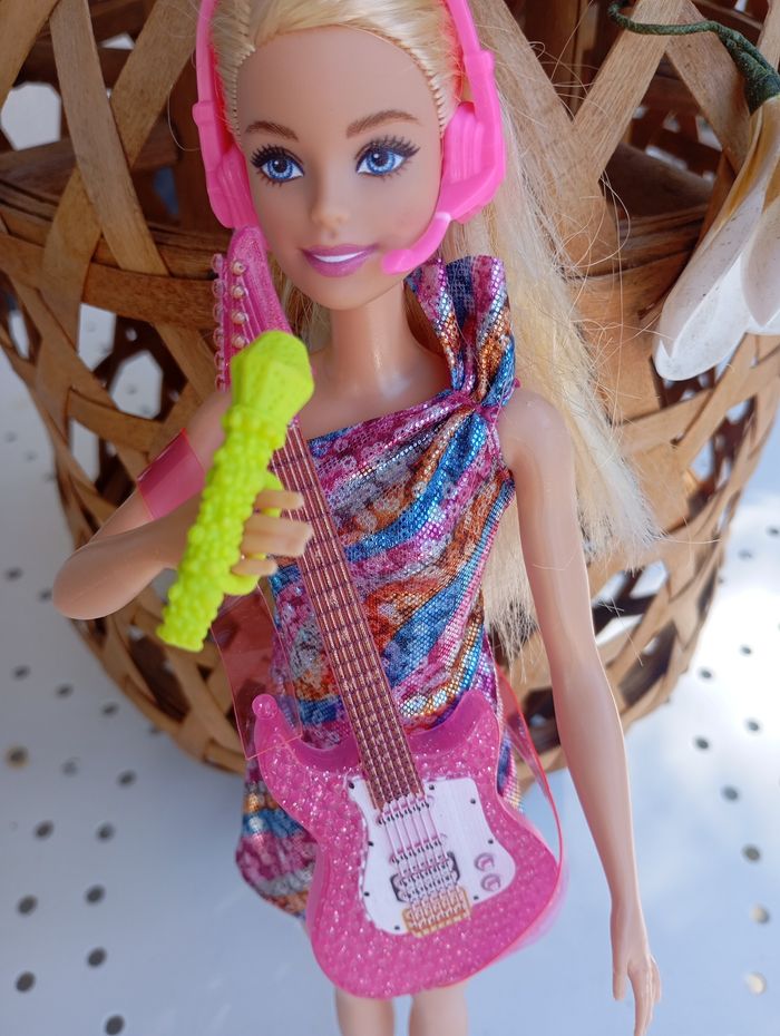 Barbie chanteuse et guitariste - photo numéro 2