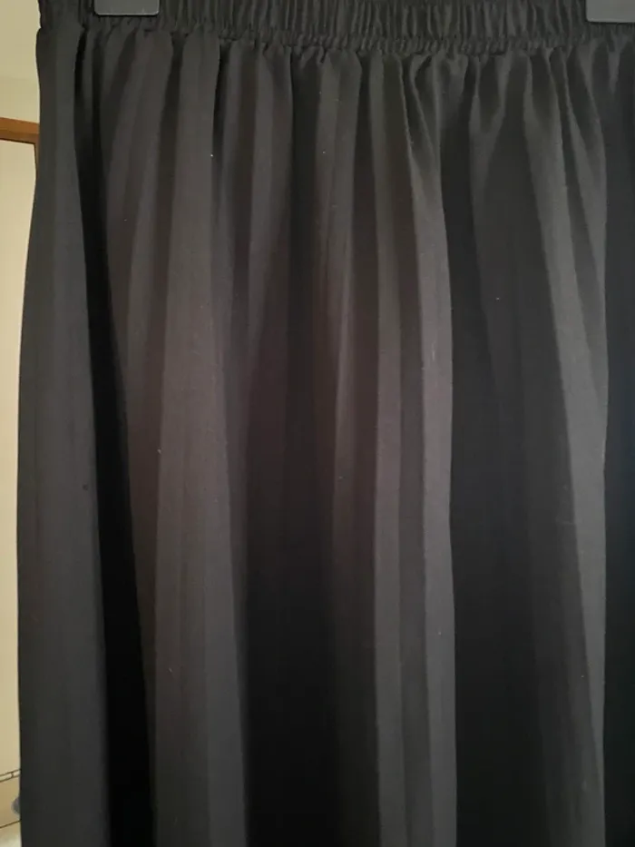 Élégante jupe plissée noire Shein 2XL – Confort & style assuré ! 🖤 - photo numéro 4