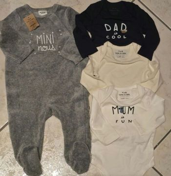 DERNIERSJOURS(NEUFS  non portés)😍🥰💙 Lot bodies et pyjama 6mois Garçon 🥰👌💙