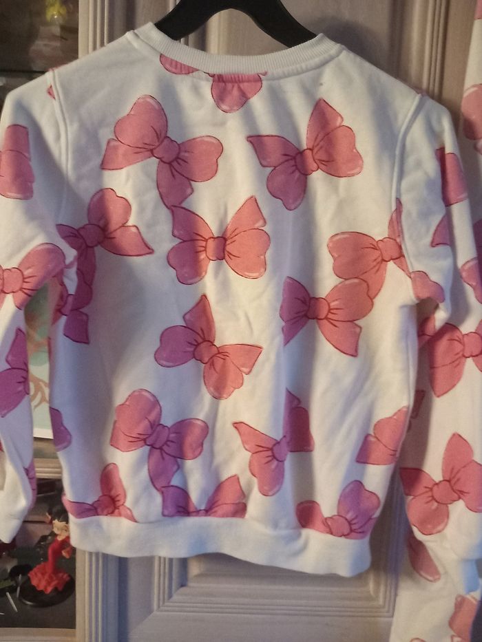 Ensemble sweat et pantalon avec nœuds papillon - photo numéro 7