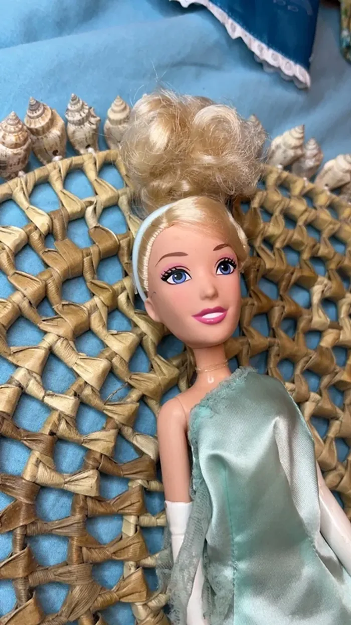 Barbie princesse " Cendrillon " - photo numéro 2