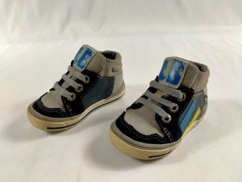 Leloupblanc-20-baskets gris/bleu (neuf)