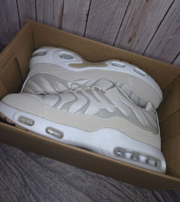 Baskets beige à scratch enfants mixtes tendances - Taille 32 - NEUVES 🌟 - photo numéro 2