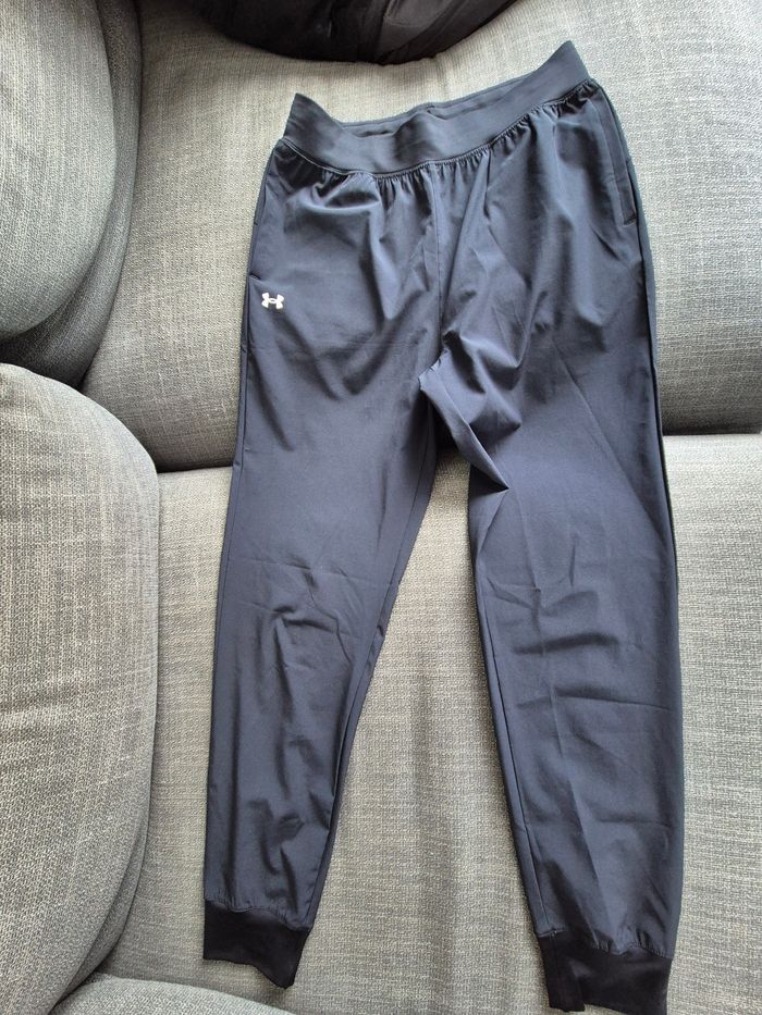 Pantalon jogging Under Armour taille S - photo numéro 1