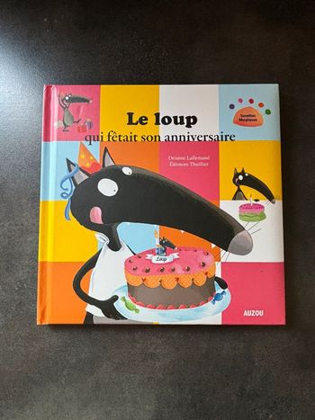 Livre Le loup qui fêtait son anniversaire Auzou