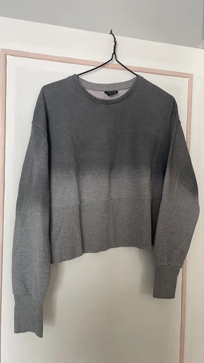 Pull manche longue dégradé gris