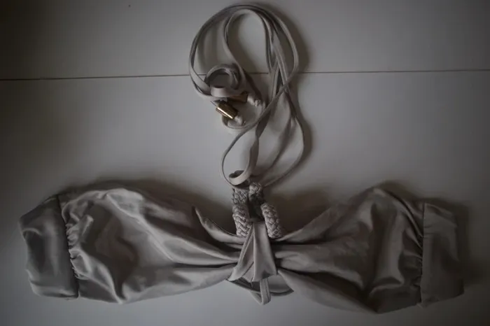 Maillot de bain 2 pièces gris argenté H&M parfait état T.38 - photo numéro 3