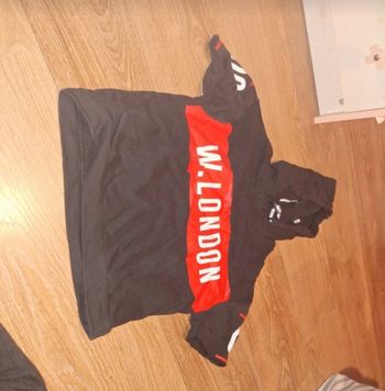 Tee shirt à capuche