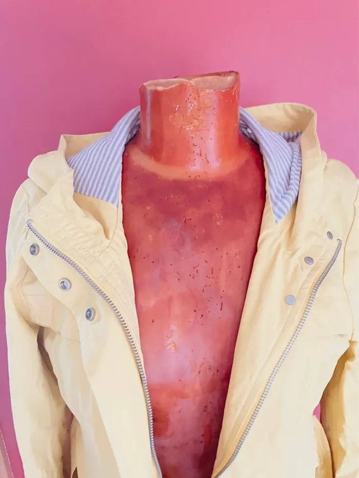 Imperméable jaune à capuche - photo numéro 2