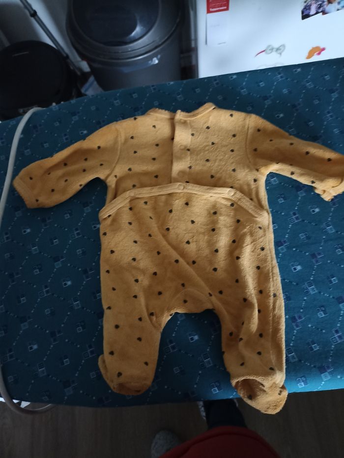 Pyjama jaune noir - photo numéro 2