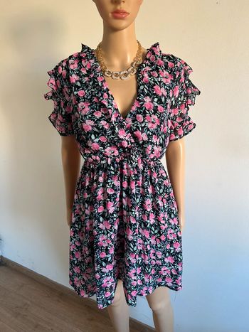 Robe imprimée fleurie à manches courtes Emma Ella taille S jamais portée