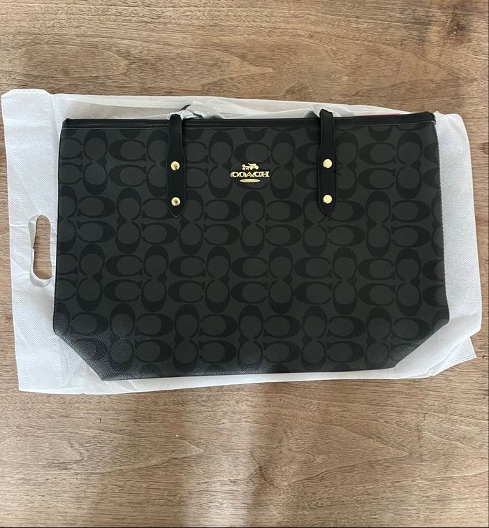 Sac Coach New York Noir – Modèle Tote / Fourre-tout – Neuf - photo numéro 3