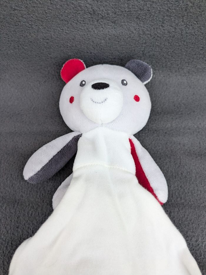 Doudou cajou ours mouchoir sucre d'orge Doudou cajou ours mouchoir
Sucre d'orge
Gris blanc et rouge - photo numéro 3